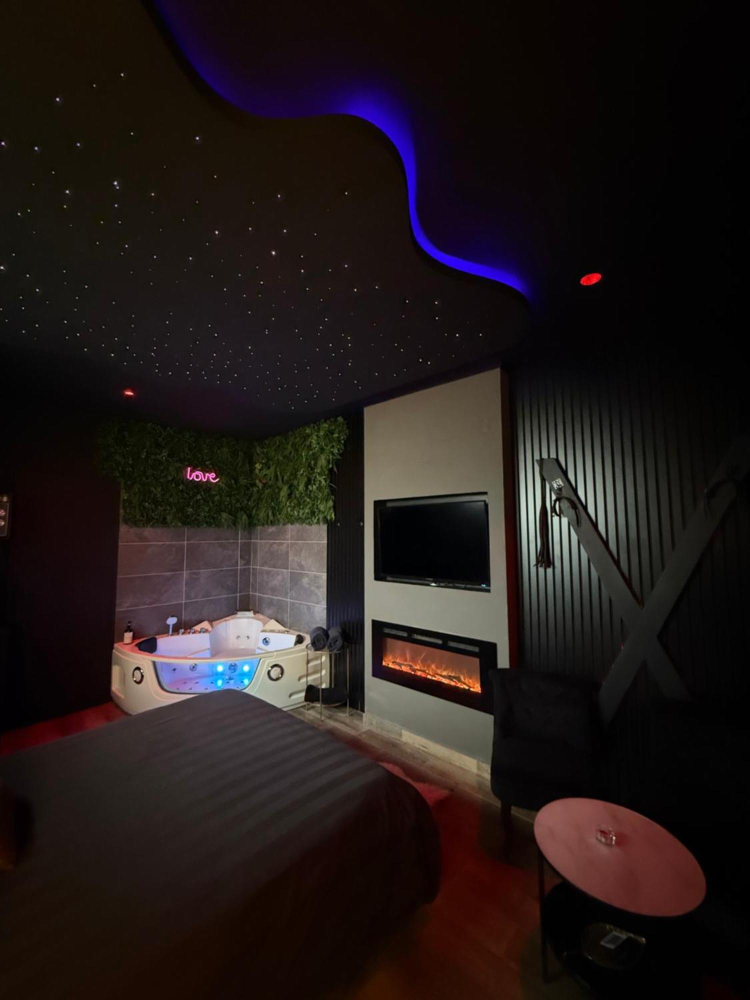 Loft, Studio And Love Rooms Bourg-Saint-Christophe Exterior foto